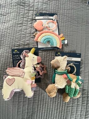 Itzy Ritzy Pastel Rainbow, Unicorn & Llama Sensory Toy Set